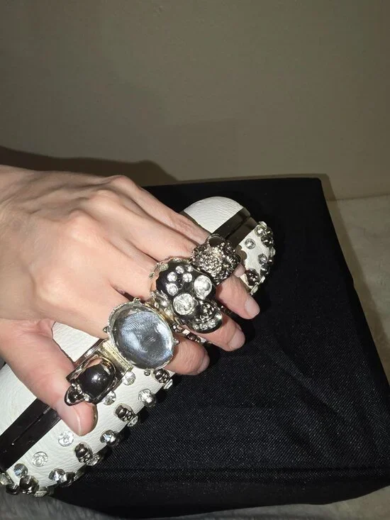 2000s White Skull and rhinestone clutch with four-ring knuckle clasp - Picture 3 of 11